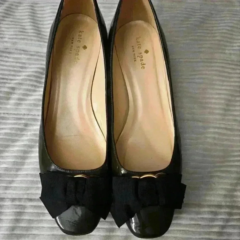 Kate Spade heels.  Olive Green Patent Leather w Black bows. Size 8.5